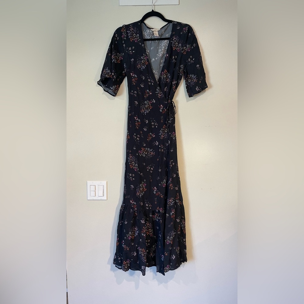 H&M Navy Floral Butterfly Sleeve Dress